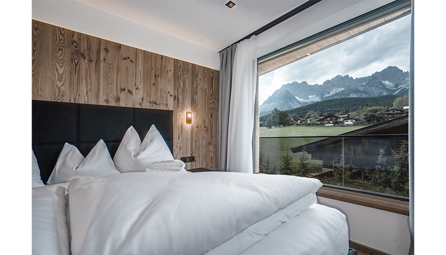 Las soluciones de ventanas y acristalamientos de alta calidad proporcionan una agradable luz natural en las suites del �Kaiserjuwel� y armonizan con...
