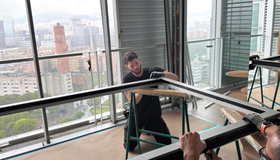 Tremco CPG y Alurei han colaborado en la instalaci�n de unas ventanas de altas prestaciones con cintas expansivas en una renovaci�n de cerramientos...