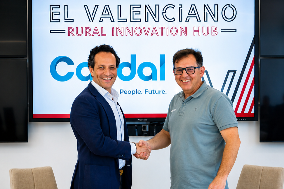 Roberto Ram�rez Medina, director comercial de BALAM Agriculture y Levi Romero, director comercial de Caudal, durante la firma del convenio...