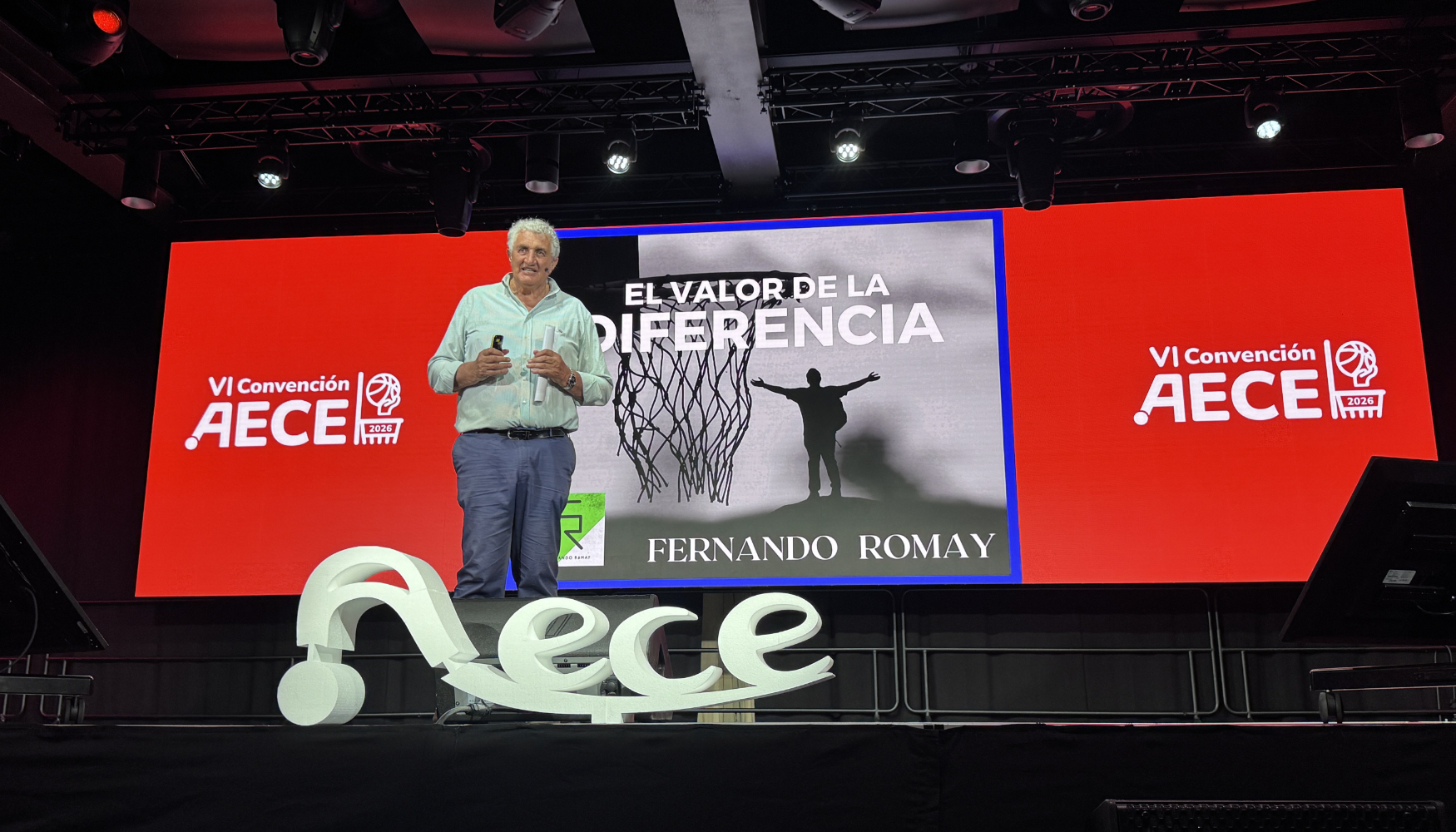 Fernando Romay, m�tico jugado espa�ol de baloncesto, fue el encargado de dar la ponencia inspiradora final de este a�o...