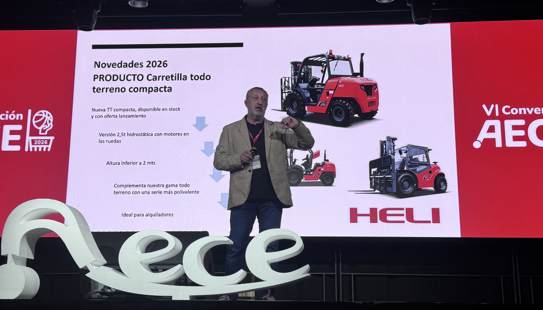 Gustavo Toledo, CEO de Global Carretillas, durante su ponencia en la VI Convenci�n de AECE