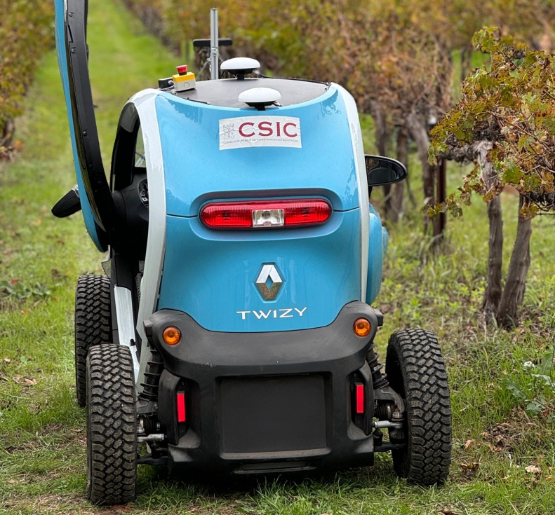 Uno de los prototipos desarrollados en el CAR es un coche aut�nomo equipado con sensores que revisa el cultivo siguiendo una ruta previamente...