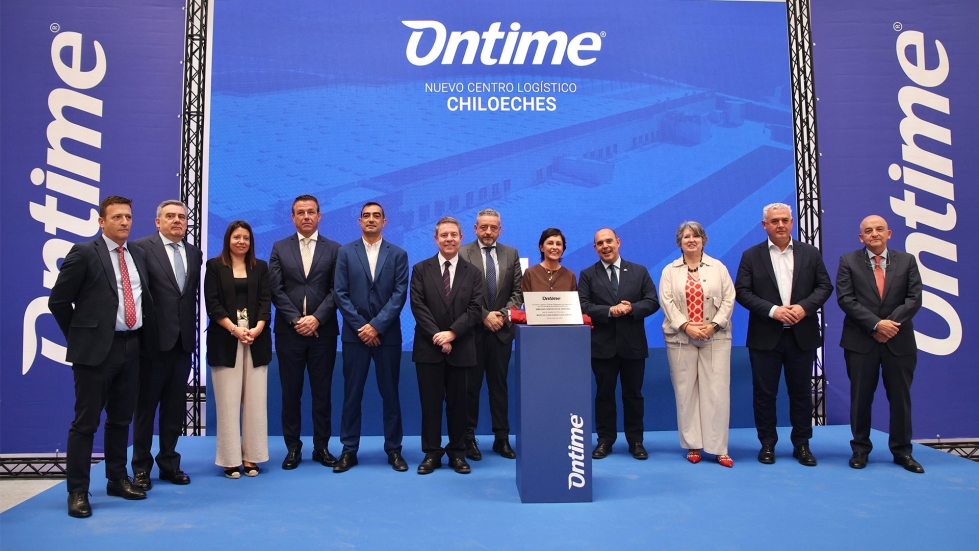 Directivos de Ontime durante la inauguraci�n de su nueva plataforma log�stica