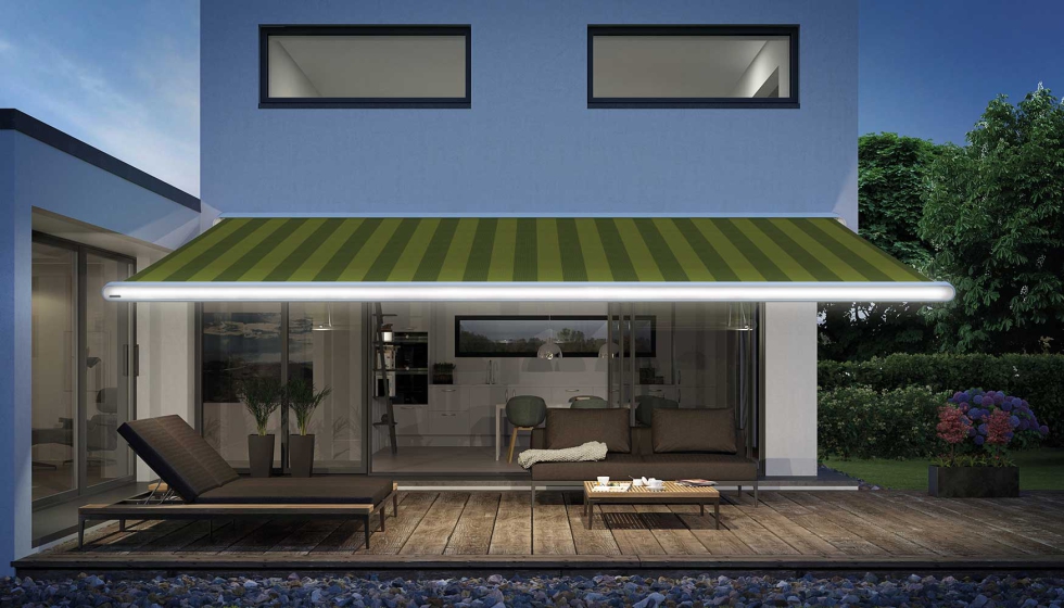 Equipar los toldo con luz blanca o de color permite generar un ambiente especial en la terraza. Foto: markilux