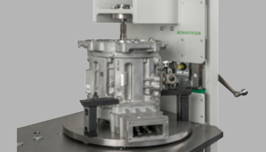 La Schaeffler E-Axle Repair Tool permite el desmontaje y montaje precisos y sin contacto del rotor y el est�tor