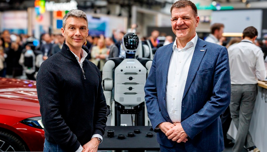 Arnaud Robert, presidente de Hexagon Robotics, y el Dr. Jochen Schr�der, Chief Operating Officer de Schaeffler AG, en la Hannover Messe...