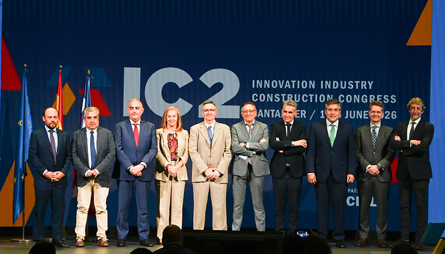 Foto de familia de los participantes en la presentaci�n del I Congreso de Innovaci�n en Construcci�n, Edificaci�n...