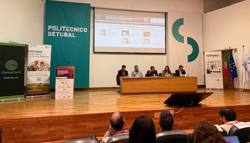 A primeira mesa redonda foi dedicada ao tema �Produzir melhor com menos: sustentabilidade e efici�ncia na vitivinicultura�...
