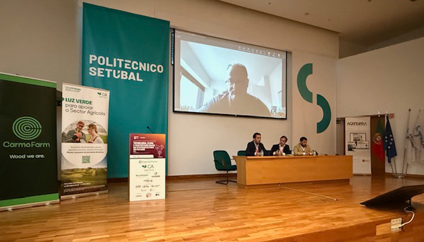 A segunda mesa redonda centrou-se no tema �Inova��o tecnol�gica e digital como motor da competitividade na vitivinicultura�...