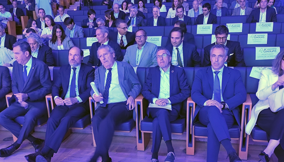 Mariano Gonz�lez, segundo por la izquierda, y a su lado �respectivamente� Jes�s Maza, Hugo Mor�n y Carlos Novillo