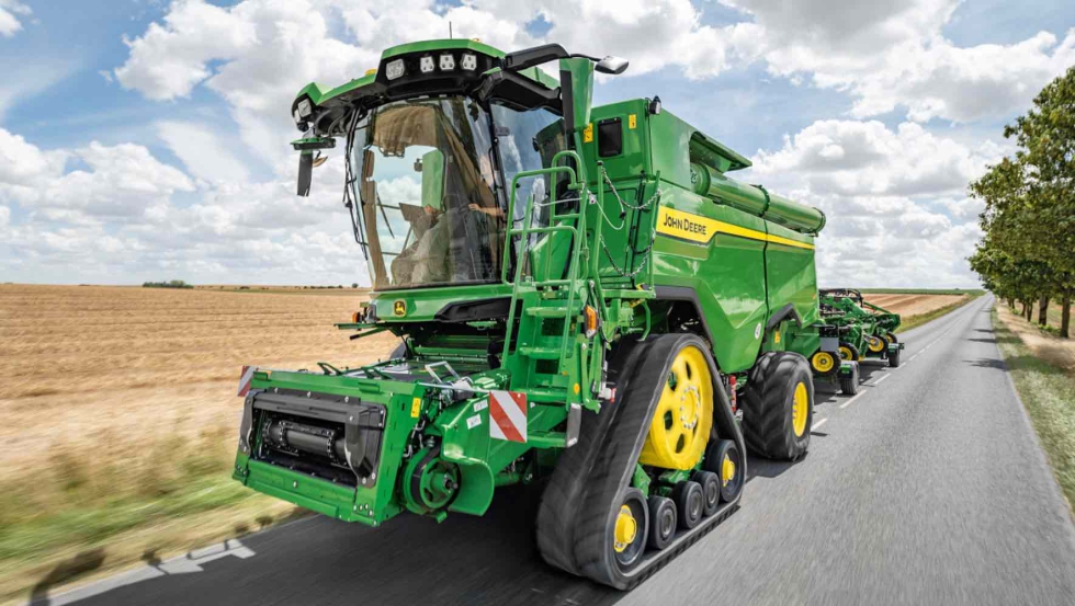Transporte entre fincas de una cosechadora S7