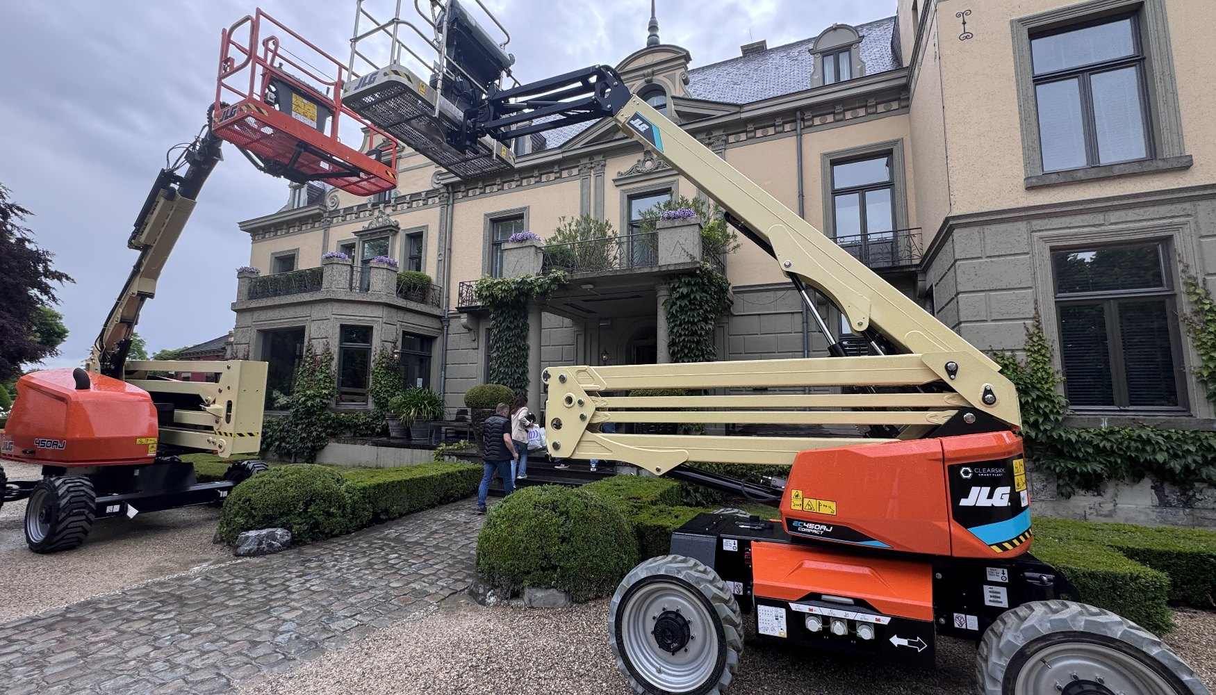 JLG invit� a clientes, colaboradores y amigos a una cena en el Palacio de Hoogenweerth, la primera noche de feria