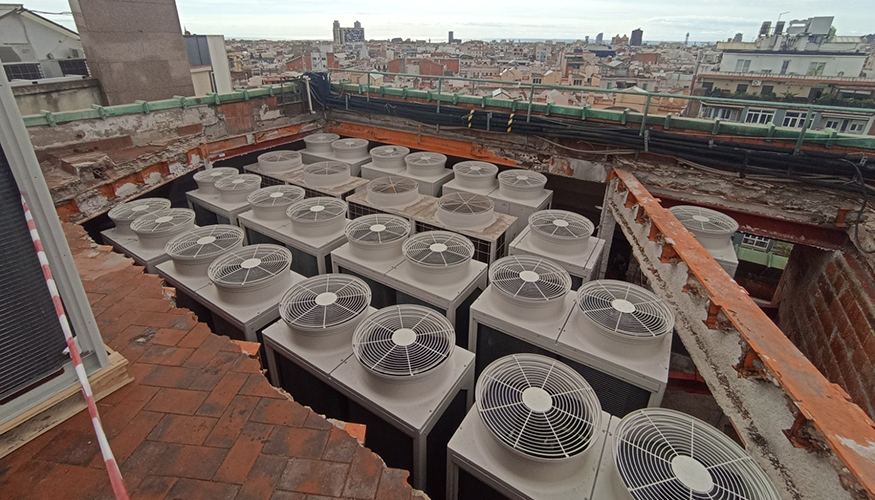 Todas las unidades condensadoras se instalaron en una sala t�cnica cerrada y ventilada situada bajo cubierta