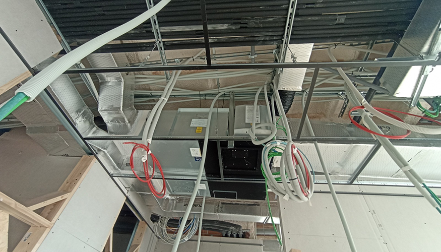 La climatizaci�n del edificio se ha resuelto mediante la gama de caudal refrigerante variable (VRF) Air Max 365 de Hitachi...