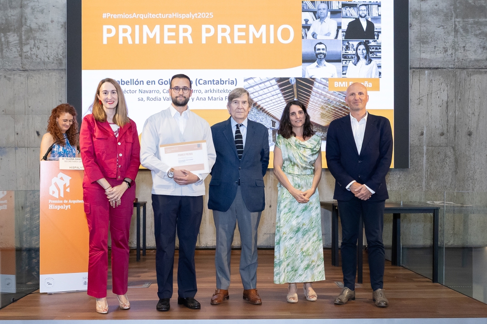 El Pabell�n ubicado en Golbardo (Cantabria) de H�ctor Navarro, Carlos Navarro, arkhitekton sa...