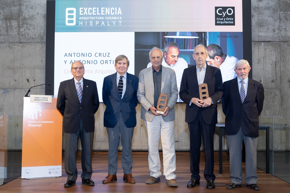 Antonio Ortiz de Cruz y Ortiz Arquitectos recibieron el Galard�n �Excelencia en Arquitectura Cer�mica� de Hispalyt