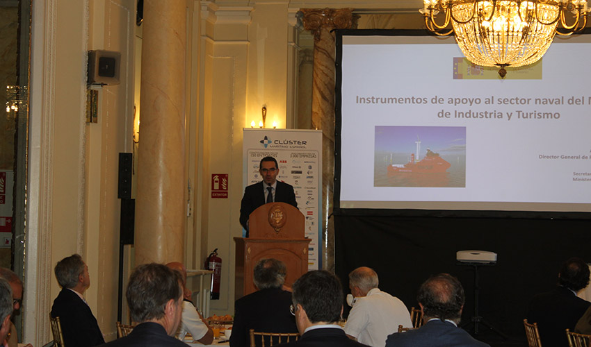 Alberto Ruiz Rodr�guez, director general de Programas Industriales del Ministerio de Industria y Turismo...