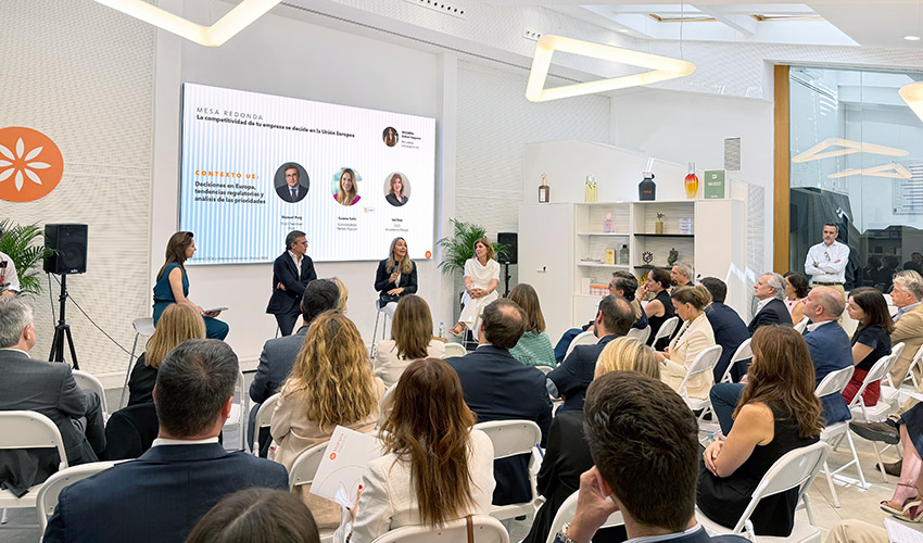 M�s de 50 directivos del sector cosm�tico participaron en el V Encuentro de CEOs de Stanpa, celebrado en Madrid...