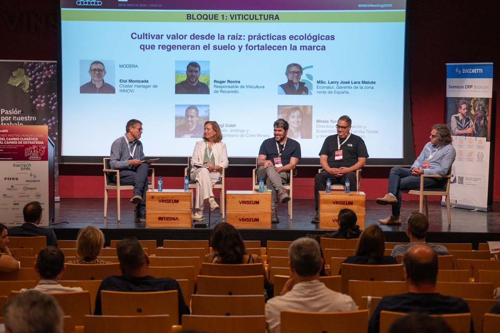Un momento de la mesa redonda moderada por Eloi Montcada, cl�ster manager de INNOVI