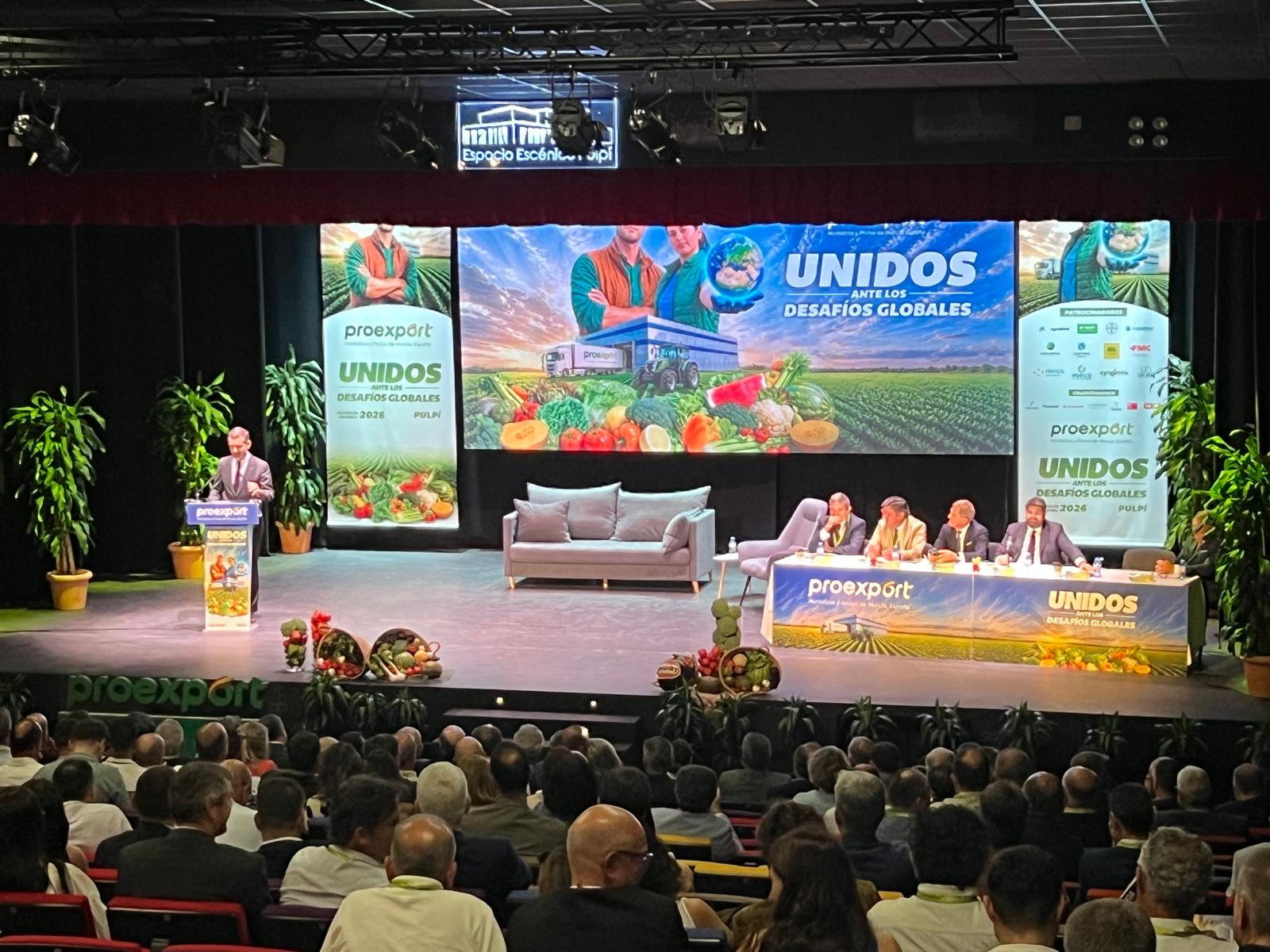 El consejero de Agricultura, Pesca, Agua y Desarrollo Rural de la Junta de Andaluc�a, Ram�n Fern�ndez-Pacheco...