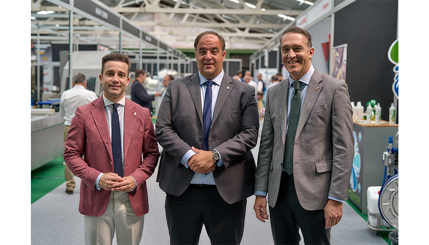 Jes�s Manuel Hern�ndez, director de FIC Guijuelo, junto al alcalde de Guijuelo, Roberto Mart�n, y Dar�o S�nchez, directivo de la feria...