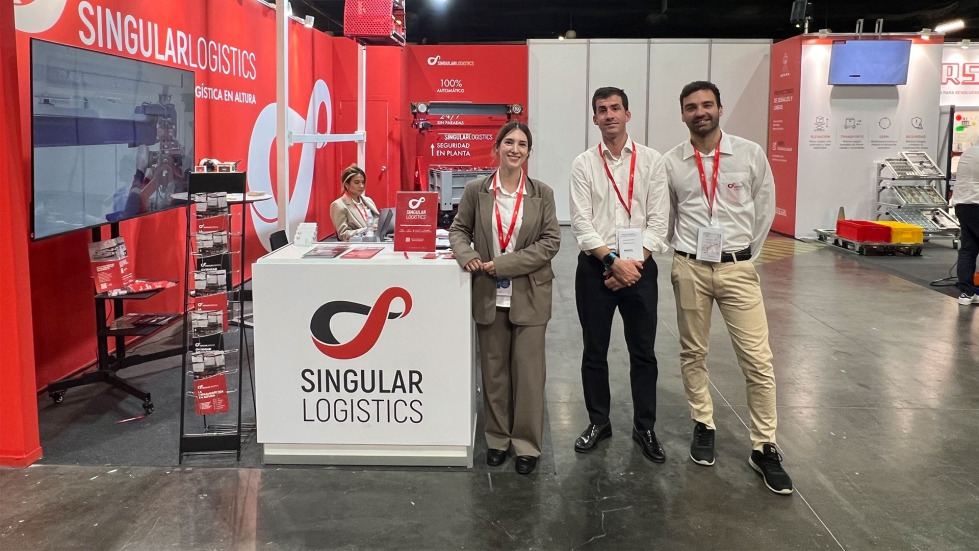 Equipo de Singular Logistics durante la feria