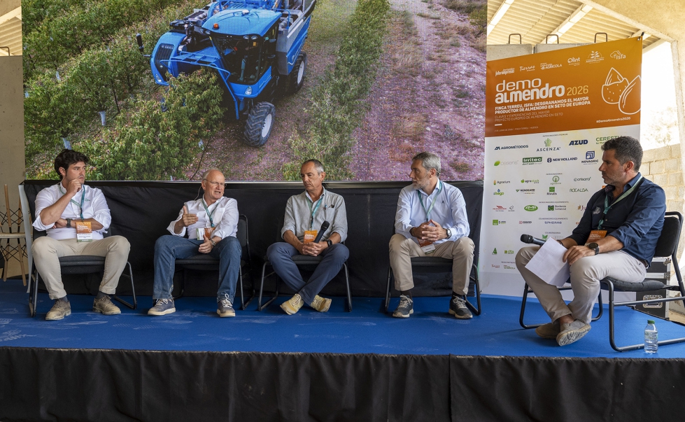 DemoAlmendro 2026 acogi� un interesante foro de debate moderado por Manuel L�pez, director comercial de Agromillora, con el t�tulo...