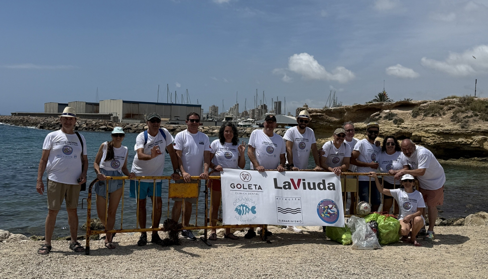A lo largo de la jornada se recogieron hasta 300 kilos de residuos entre pl�sticos y otros materiales de desecho, incluidas tres vallas met�licas...