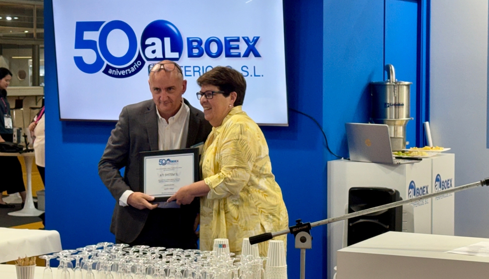 Joaqu�n Moliner, gerente de Ati System, recogi� el diploma de reconocimiento otorgado por Alboex durante el acto conmemorativo de su aniversario...