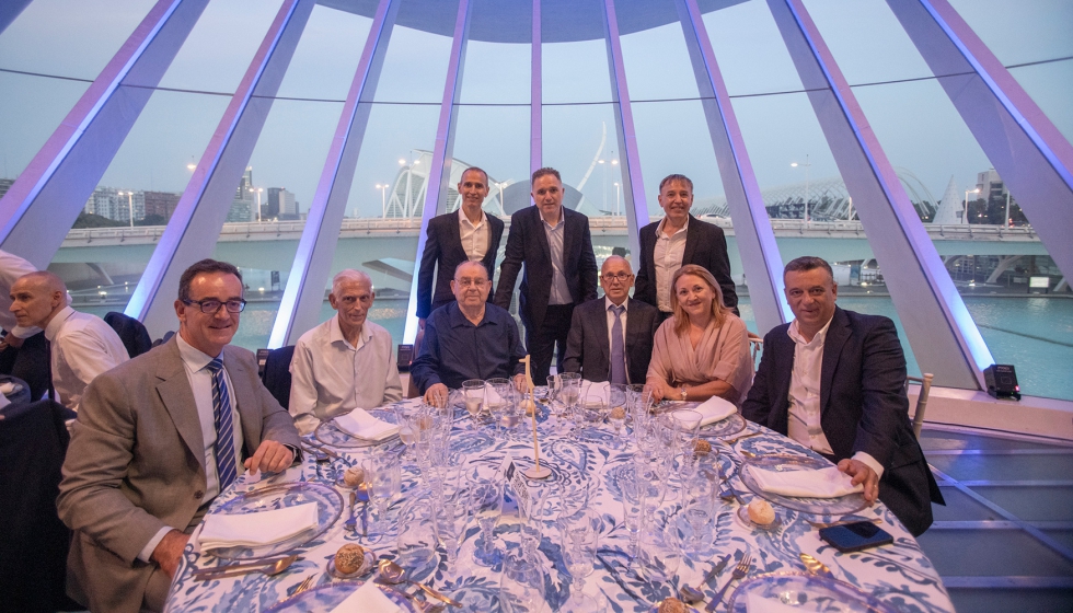 Representantes de las empresas fundadoras recibieron un reconocimiento por su contribuci�n al crecimiento y consolidaci�n de Grupo aValco...