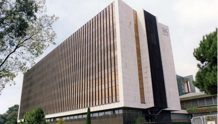 El acuerdo reduce en cerca de un 20% el impacto inicial y sit�a el ajuste en un m�ximo de 242 posiciones