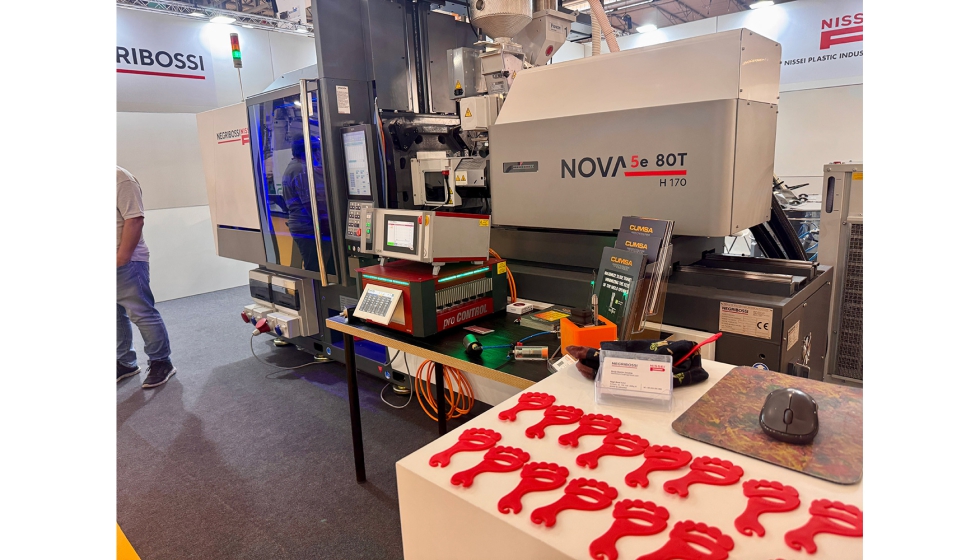 Negri Bossi exhibi� en Equiplast 2026 una c�lula de inyecci�n automatizada basada en la inyectora el�ctrica NOVA 5eT80-H170...