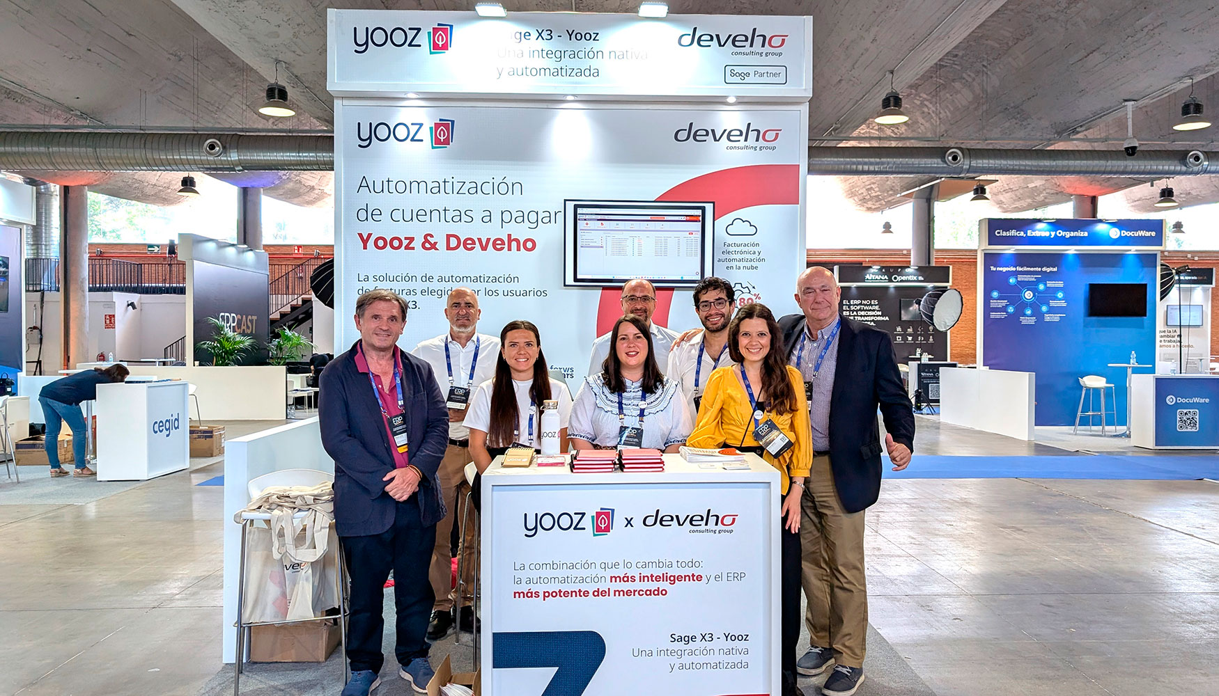Integrantes de los equipos de Deveho Consulting y Yooz durante su participaci�n en ERP Summit Madrid 2026...