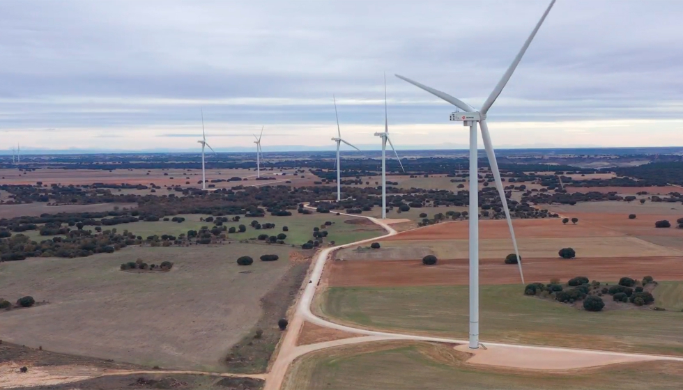 La cartera comprende 705 megavatios (MW) de capacidad operativa, incluyendo trece parques e�licos y seis parques solares fotovoltaicos...