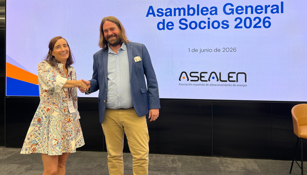 Dolores S�nchez y Yann Dumont, tras su nombramiento en la Asamblea General de 2026