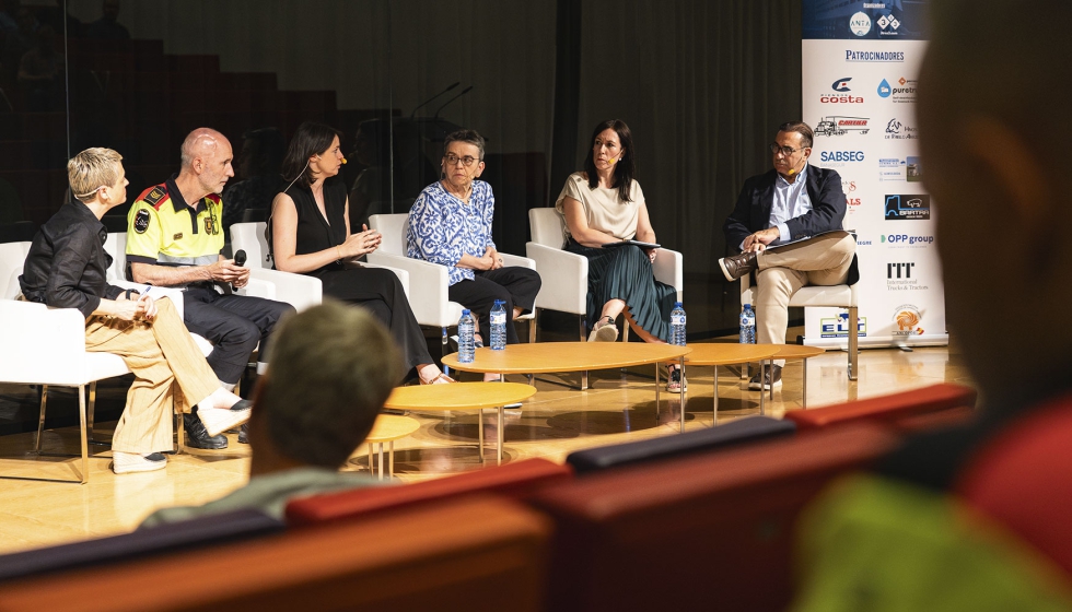 Mesa redonda con Isabel Pinto del Val, Carles G�mez, Elena Atance, Teresa Villalba, Rosa Alisent y Pompili Roiger
