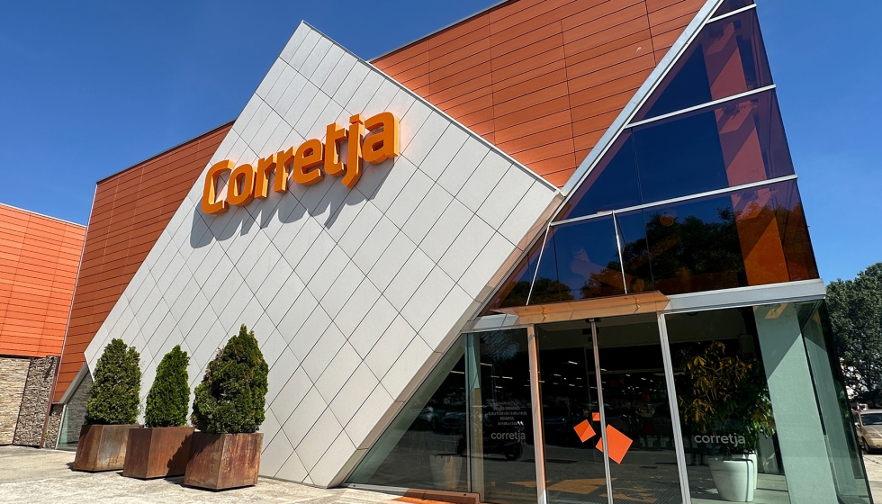 Fachada de Corretja situada en la localidad de Vic (Barcelona) que cuenta con m�s de 20...
