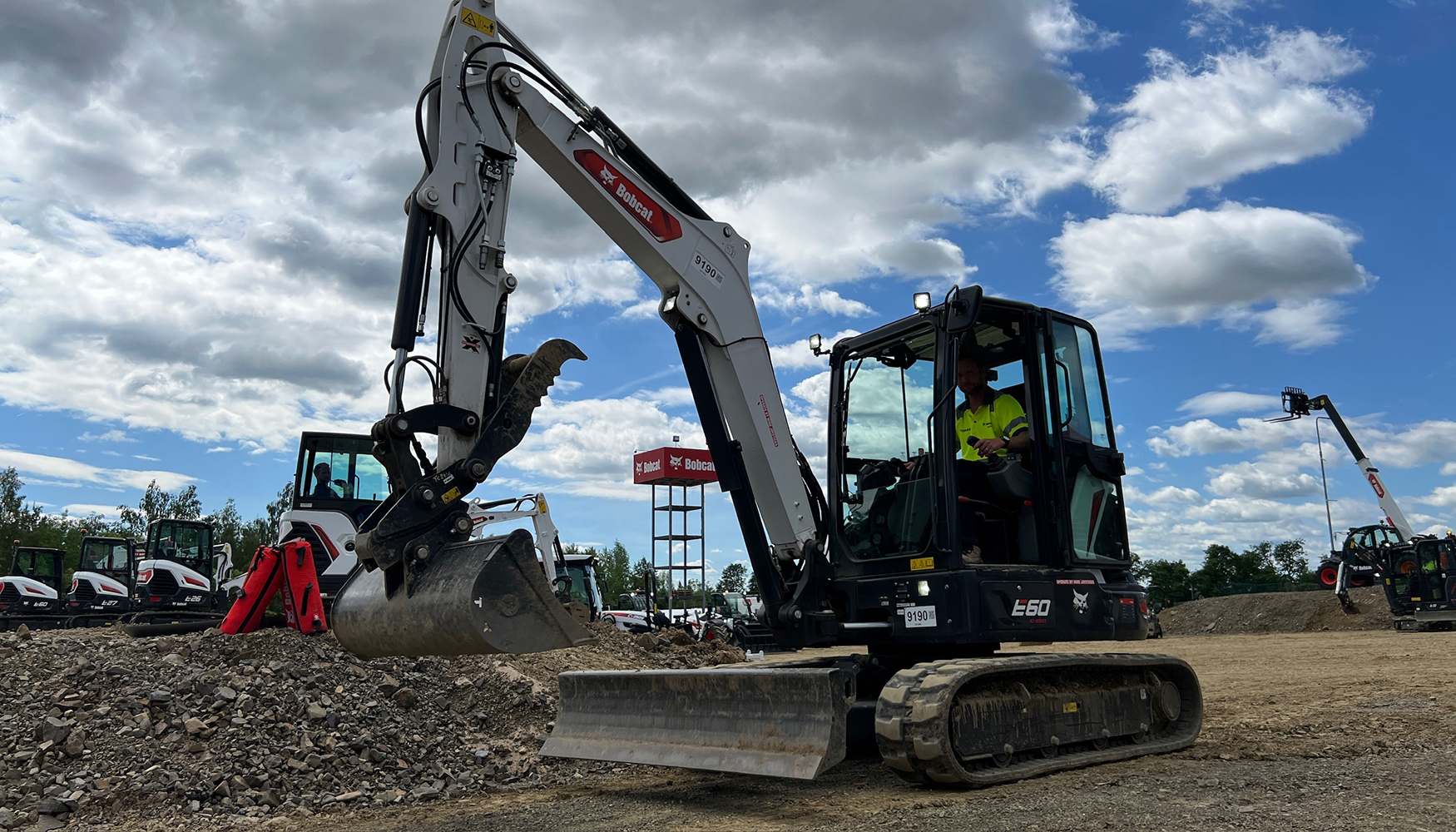 La gama de excavadoras no falt� a la cita de los Bobcat Demo Days 2026. En la imagen, la miniexcavadora E60, de seis toneladas...