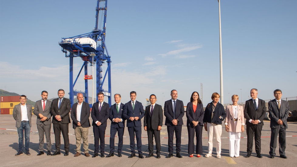 Autoridades, miembros Consejo ADM y accionistas de la terminal