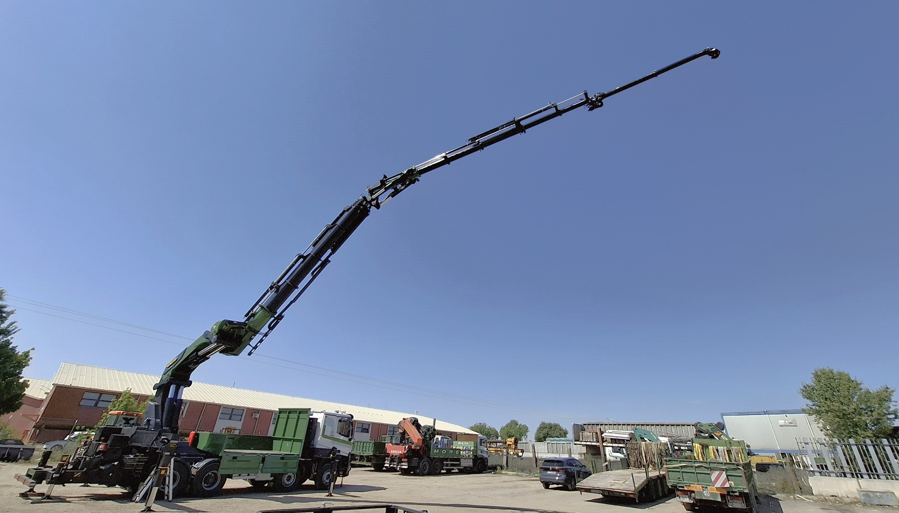 La configuraci�n elegida permite alcanzar un radio horizontal de hasta 33,4 metros, con capacidad de elevaci�n de hasta 1.500 kg...