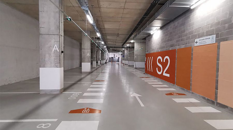 Aplicaci�n de Cervera en el parking de Nova Cl�nica Girona. Foto: Cervera