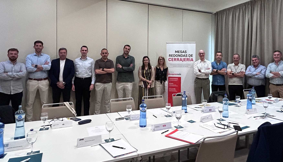 Participantes en la mesa redonda. De izq. a dcha...