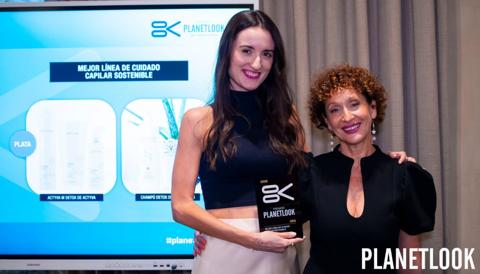 Julia G�mex, product manager de Kerasilk y Goldwell, y Conchi Arias, jurado de los Premios PlanetLook by Interempresas...