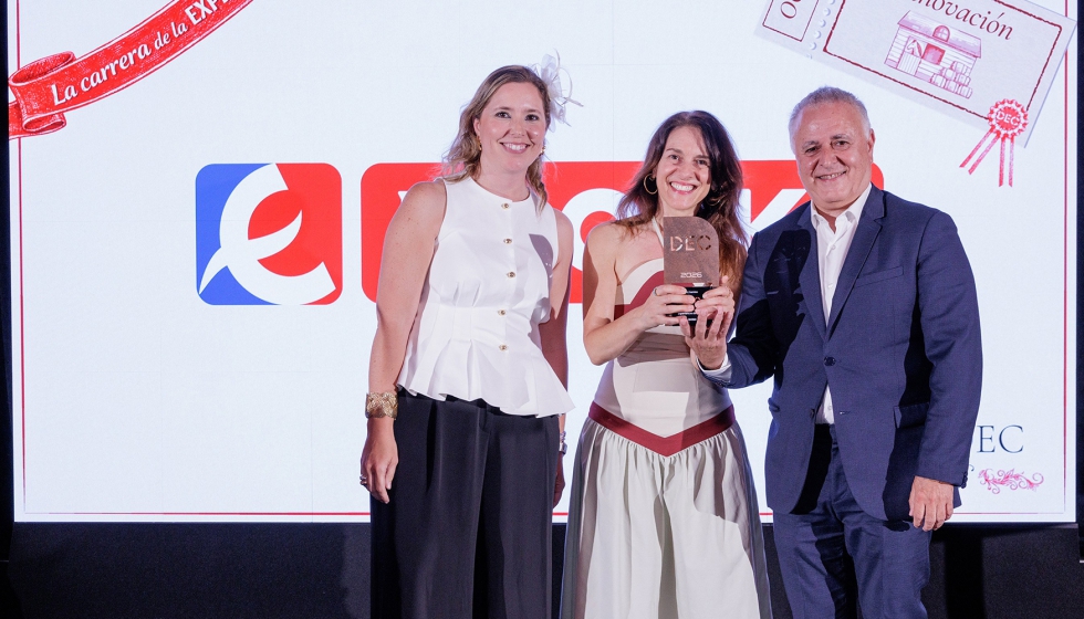 Josu Madariaga, director del Departamento de Experiencia de Cliente de Eroski, y Azucena Gallardo...