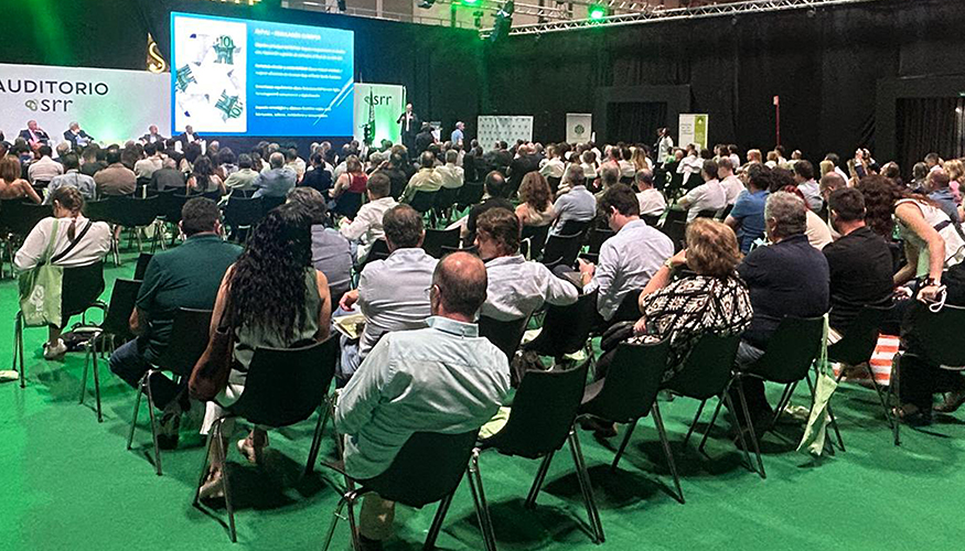 El auditorio de SRR se qued� peque�o para acoger a todos los asistentes al XI Encuentro sobre Reciclado de Veh�culos...