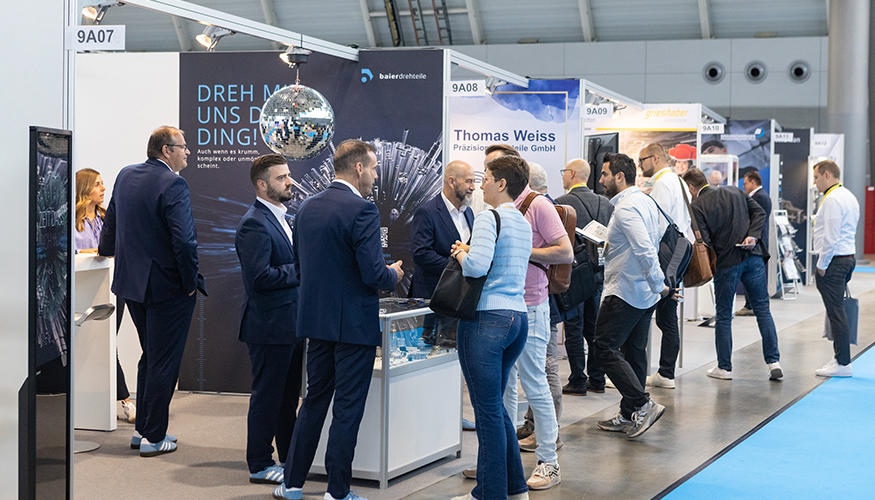 Visitantes y expositores durante una jornada de reuniones comerciales en los Make-to-Order Days 2026. Foto: Benjamin Stollenberg / Messe Stuttgart...