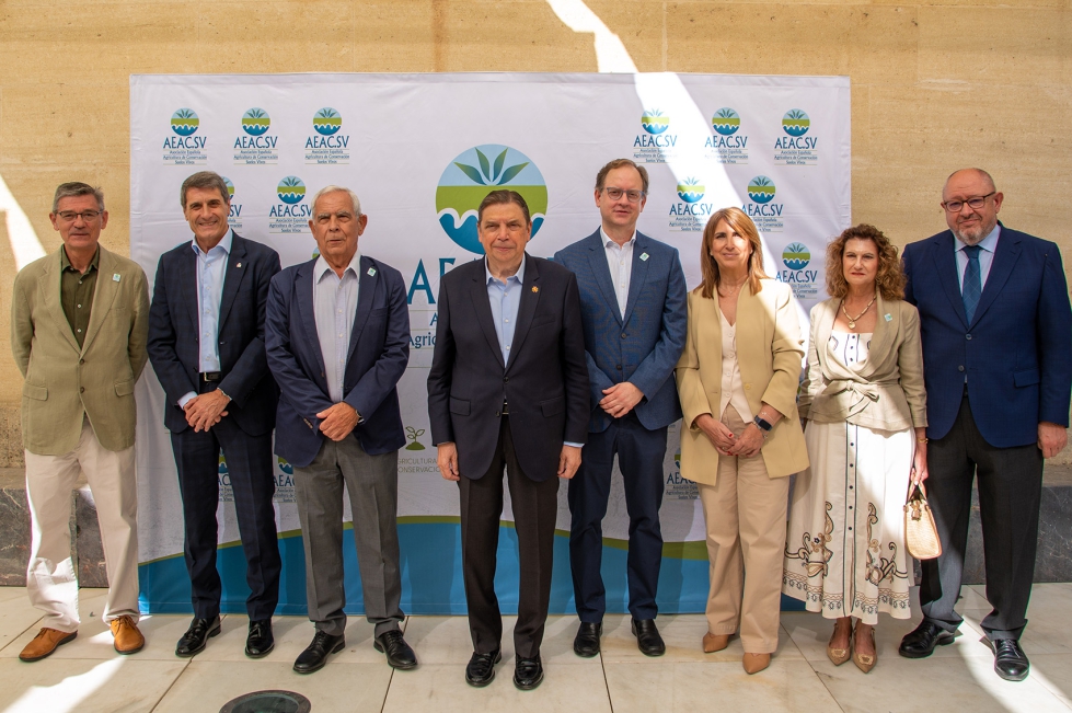 Autoridades asistentes a la inauguraci�n del evento