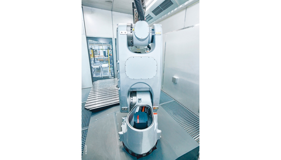 En el robot, los servomotores AM8000 de Beckhoff, junto con los codificadores en los lados de accionamiento y salida, garantizan movimientos precisos...