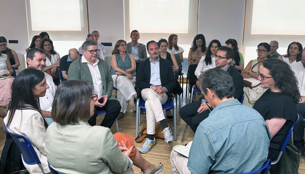 Imagen de la sesi�n ��C�mo establecer los l�mites a la huella de carbono de los edificios?� donde se expuso la necesidad de estandarizar los...