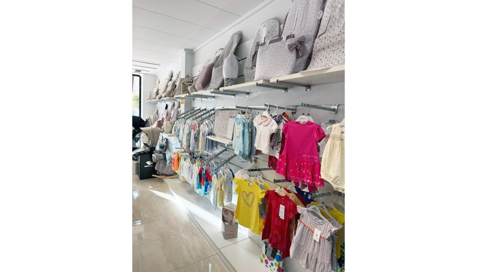Textil moda y complementos forman parte del cat�logo de productos del punto de venta